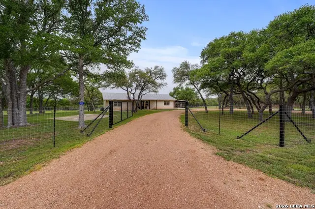 1267 River Bend Dr, Blanco, TX 78606 - #2