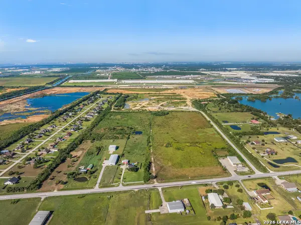15821 Tri City Beach Rd, Beach City, TX 77523