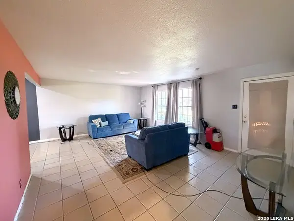 6830 Crown Rdg, San Antonio, TX 78239