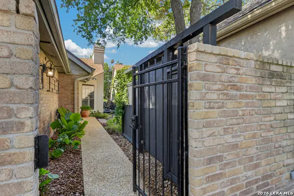 36 Courtside Cir, San Antonio, TX 78216