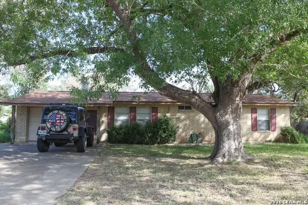 420 High Meadow Dr., Pleasanton, TX 78064
