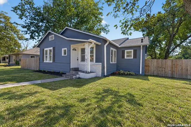 703 E Krezdorn St, Seguin, TX 78155 - #3