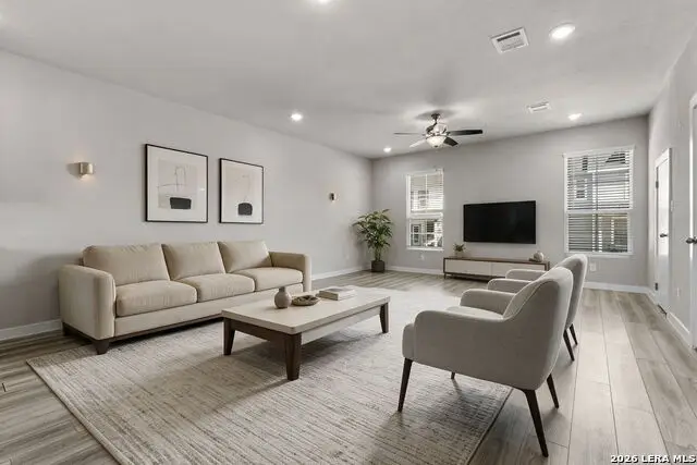 21419 Sir Walter Ln, San Antonio, TX 78256 - #3