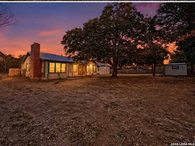 504 N Walnut St, Pearsall, TX 78061 - #3