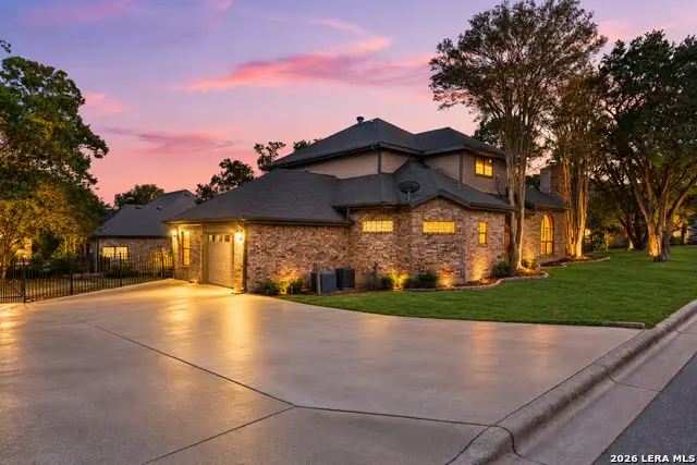 886 Mission Hills Dr, New Braunfels, TX 78130 - #2