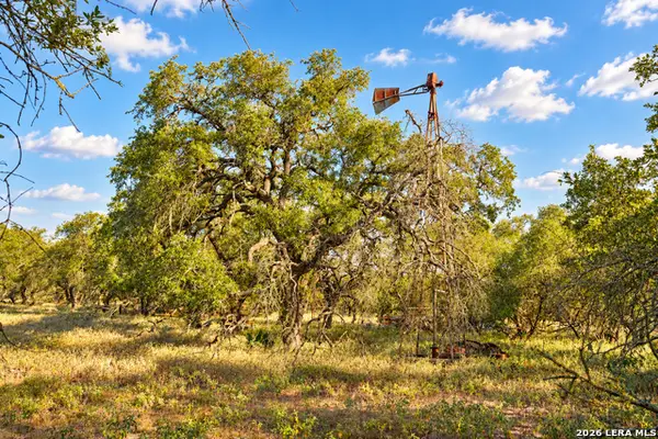 000 County Road 777, Devine, TX 78016