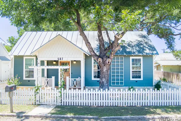 507 High St, Comfort, TX 78013