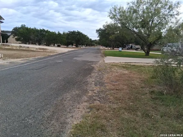 60 Mountain Valley, ConCan, TX 78838