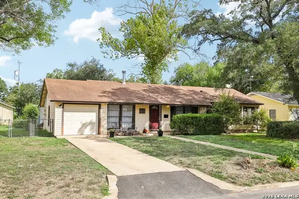 960 Sowell St, Seguin, TX 78155