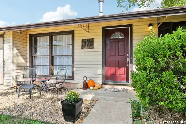 960 Sowell St, Seguin, TX 78155 - #3