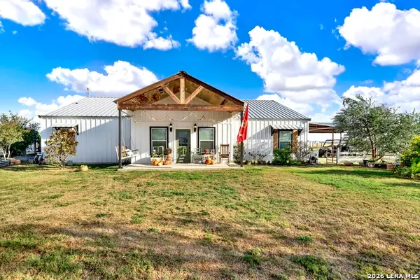 1831 County Road 7711, Devine, TX 78016