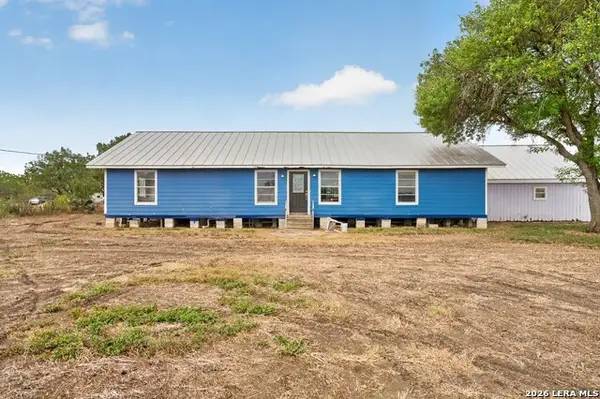 8545 Coughran Rd, Pleasanton, TX 78064