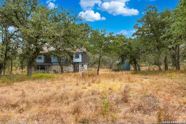 319 Fleetwood Ln, Adkins, TX 78101