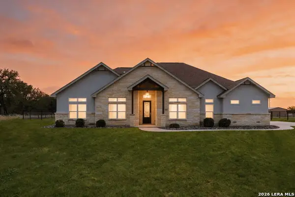 116 Clarence Dr, Floresville, TX 78114