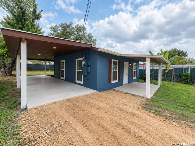 529 N San Bernardo Ave, San Antonio, TX 78228 - #2