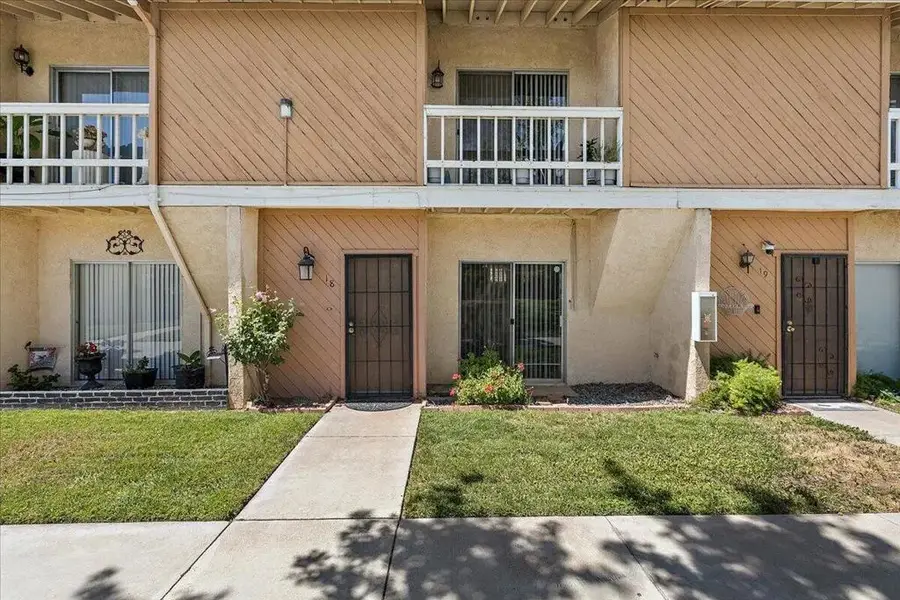 16465 Green Tree Boulevard #18, Victorville, CA 92395 - #2