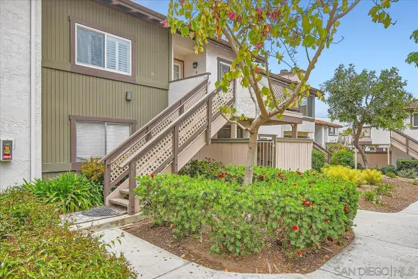 9840 Shirley Gardens Dr #8, Santee, CA 92071