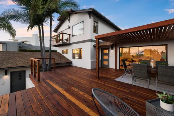 3306 Donna Dr, Carlsbad, CA 92008