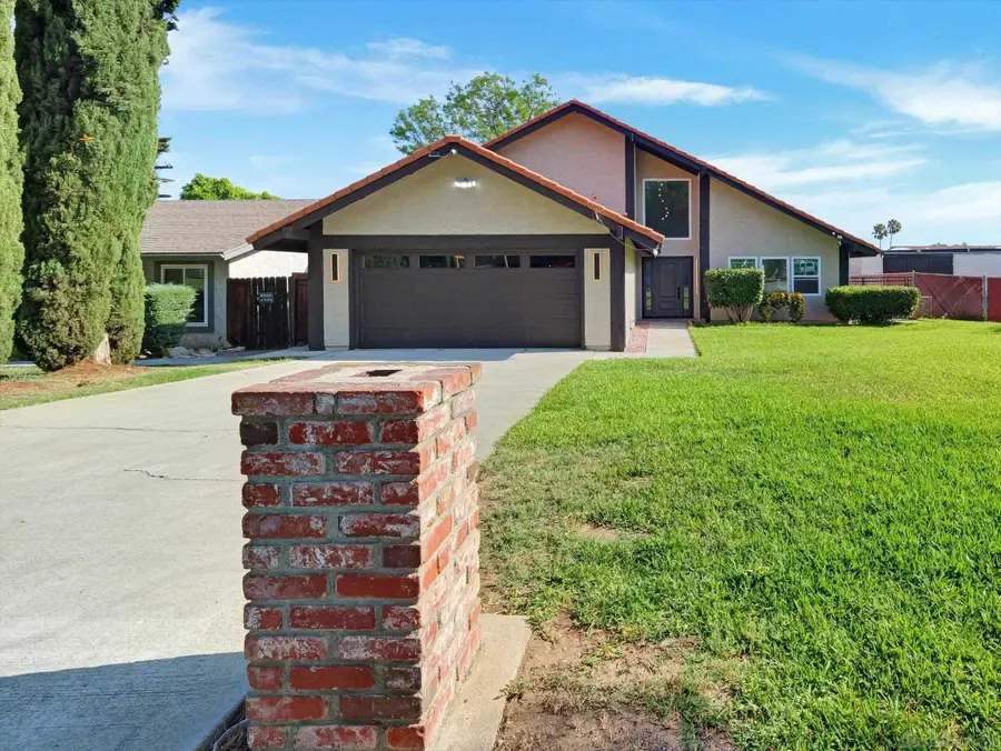 995 Bluecrest St, Corona, CA 92882 - Image #2