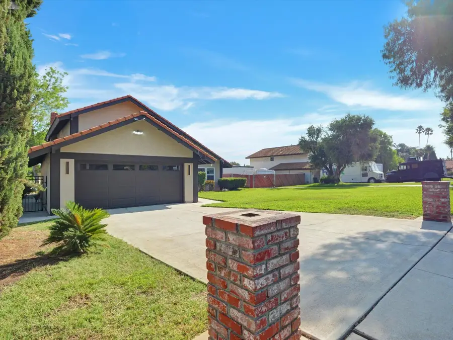 995 Bluecrest St, Corona, CA 92882 - Image #3