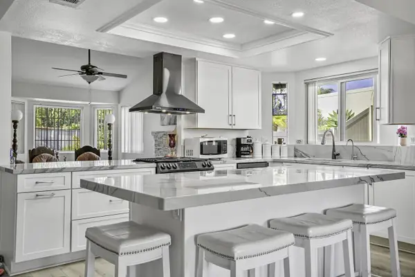 5241 Alamosa Park Dr, Oceanside, CA 92057