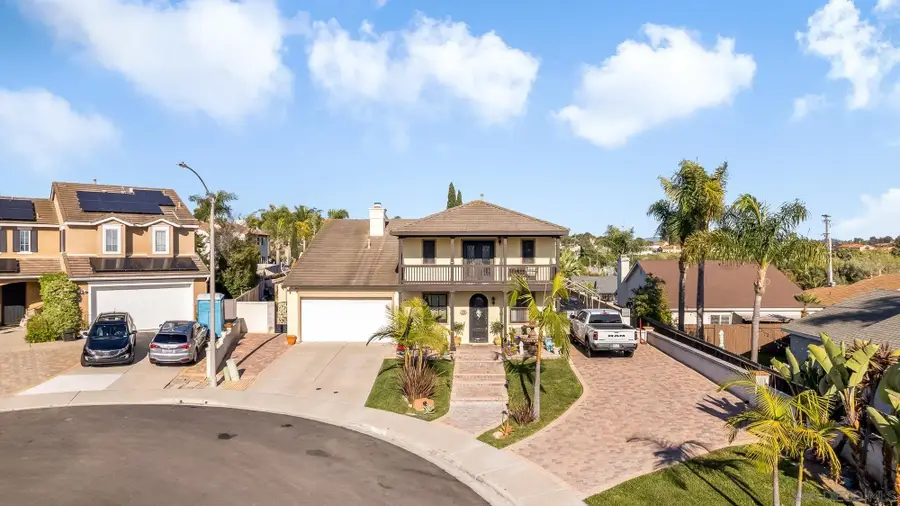 523 Hatherly St, Vista, CA 92083 - Image #2