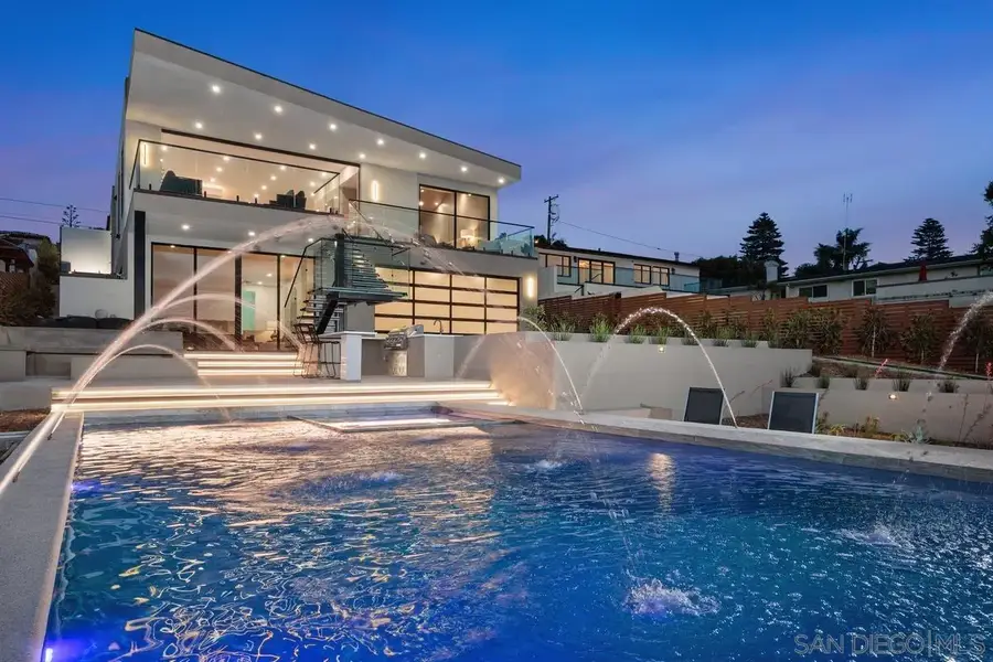 147 S Rios Ave, Solana Beach, CA 92075 - Image #2