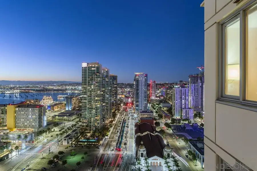 700 W E St #2802, San Diego, CA 92101 - Image #3