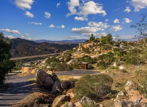 28795 Welcome View, Hidden Meadows, CA 92026