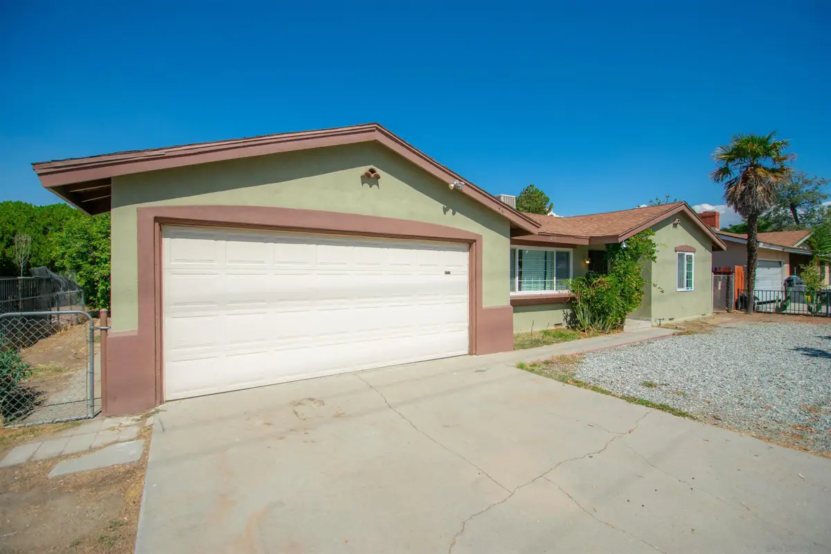 1276 E Johnston Ave, Hemet, CA 92543 - Image #1