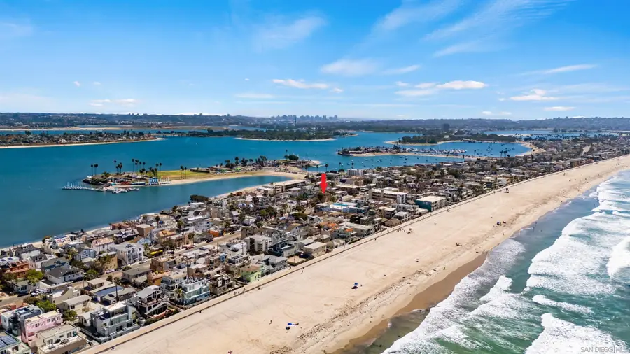 806 Redondo Ct, San Diego, CA 92109 - Image #2