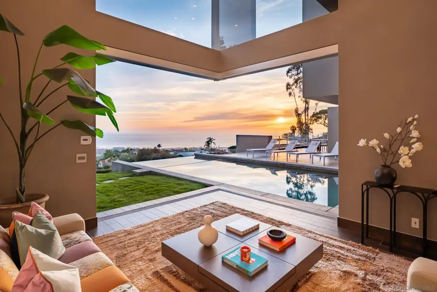 7232 Romero Dr, La Jolla, CA 92037 - Image #2