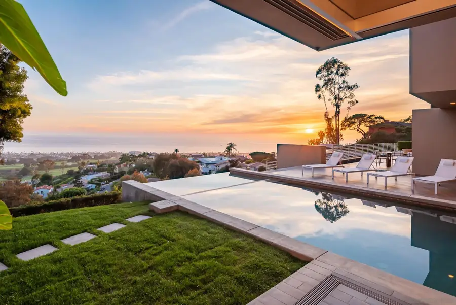 7232 Romero Dr, La Jolla, CA 92037 - Image #3