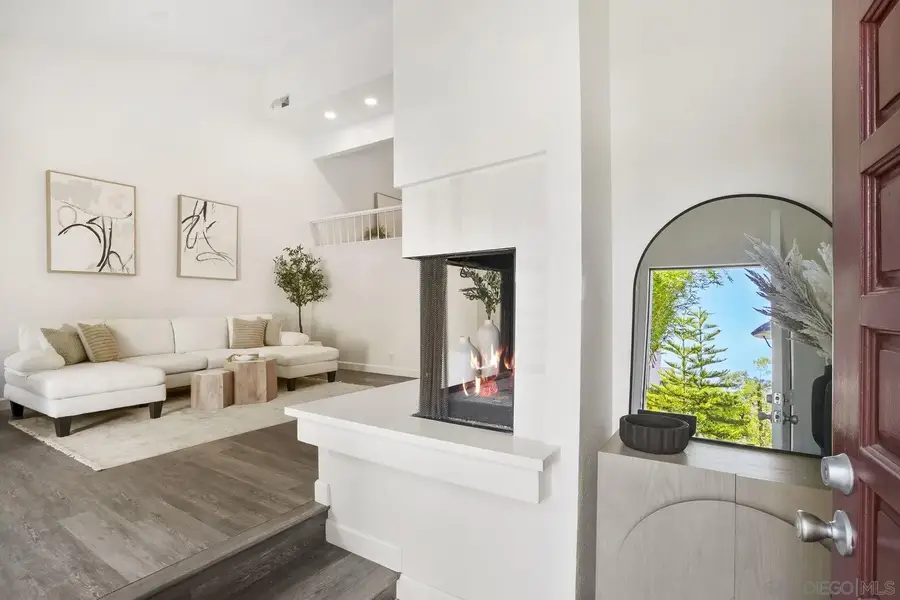 3275 Caminito Eastbluff #203, La Jolla, CA 92037 - Image #3