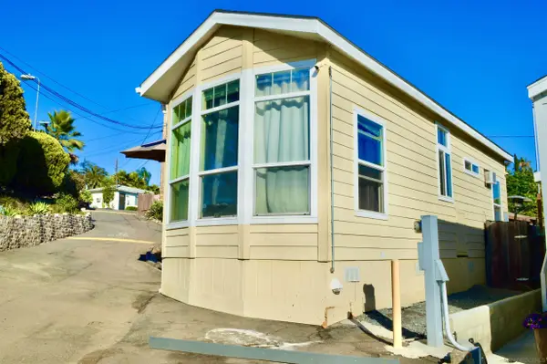 1045 E Vista Way #18, Vista, CA 92084