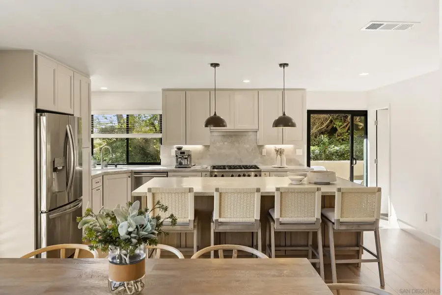 6489 Caminito Catalan, La Jolla, CA 92037 - Image #2