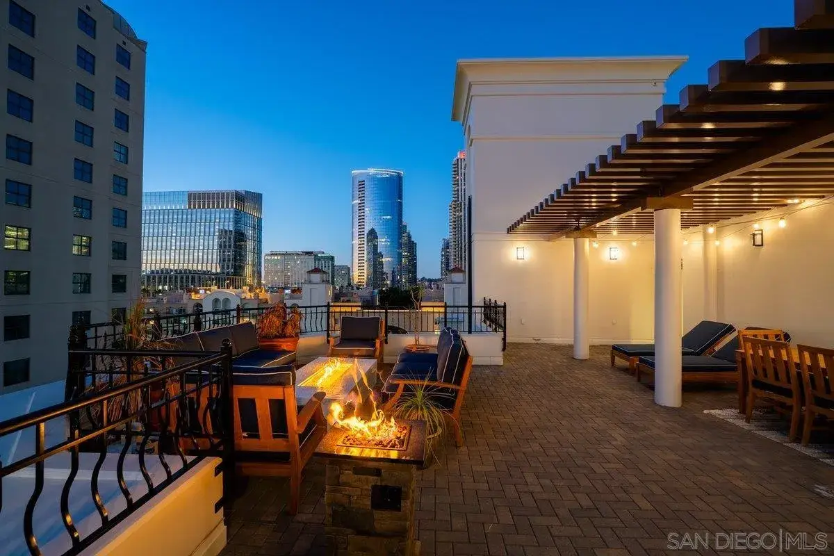 700 W Harbor Dr #705, San Diego, CA 92101 - Image #1