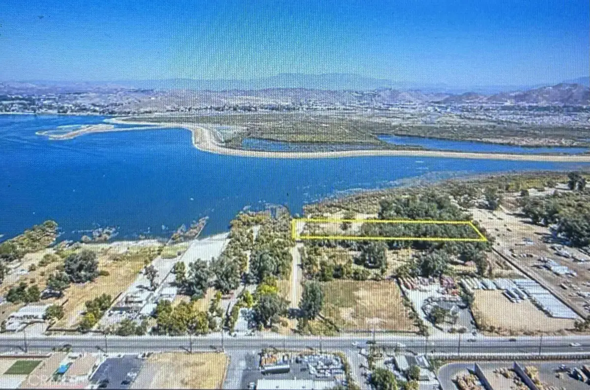 1007 W Sumner Ave #4, Lake Elsinore, CA 92530 - Image #1