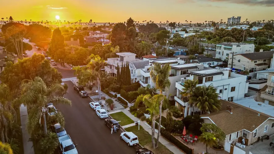 1122 Oliver Ave, San Diego, CA 92109 - Image #3