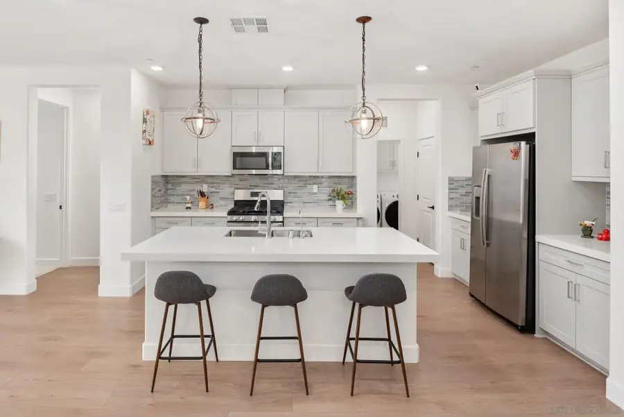 1091 Barry Pl, Escondido, CA 92026 - Image #3