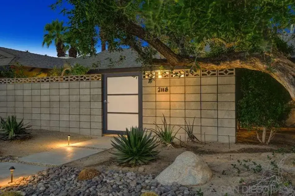 2118 S Gene Autry Trl, Palm Springs, CA 92264 - Image #1