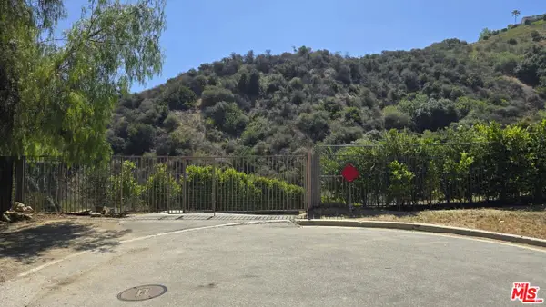 3 Ambar, Woodland Hills, CA 91364