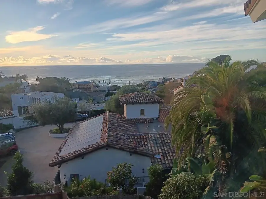 1060 Alexandria Dr, San Diego, CA 92107 - Image #2