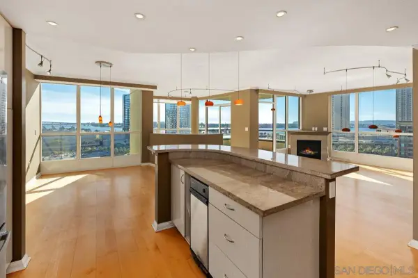 555 Front St #1304, San Diego, CA 92101