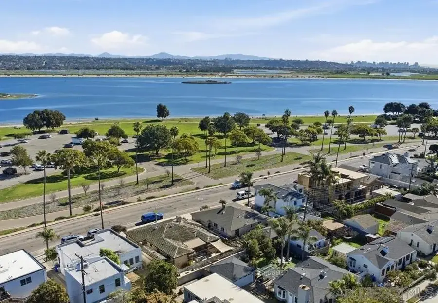 3634 Crown Point Dr, San Diego, CA 92109 - Image #2