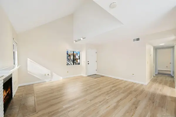 317 N Melrose Dr #G, Vista, CA 92083