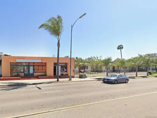 1025-29 E Valley Pkwy, Escondido, CA 92025