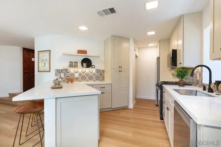 8662 Villa La Jolla Dr #1, La Jolla, CA 92037 - Image #3