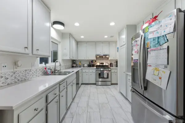 1620 Madrone Gln, Escondido, CA 92027