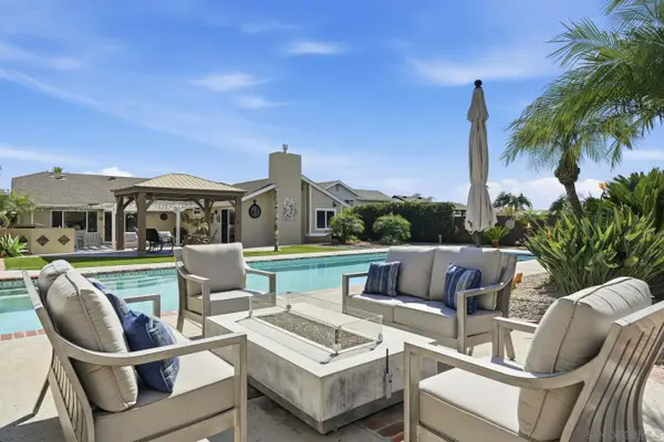 2742 Glasgow Dr, Carlsbad, CA 92010